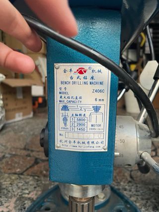 Amoladora y taladradora de columna azul