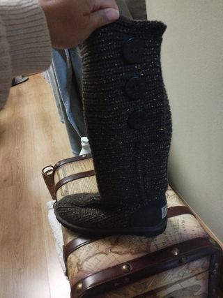 Botas UGG Negras con Botones