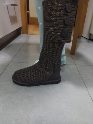 Botas UGG Negras con Botones