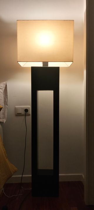 Lámpara de pie moderna madera y tela