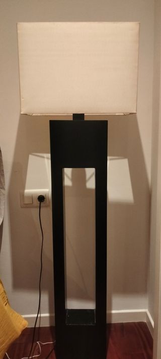 Lámpara de pie moderna madera y tela