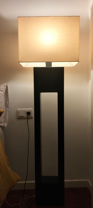 Lámpara de pie moderna madera y tela