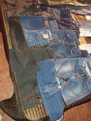 Pantalones vaqueros niña 4 euros cada uno 