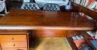Mesa de despacho de madera