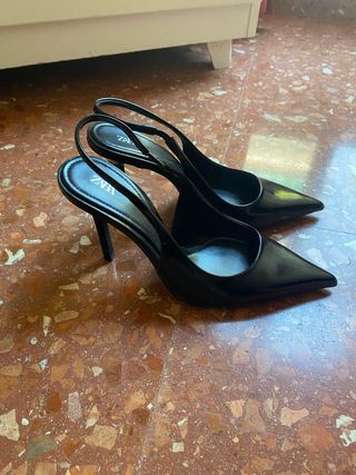 Zapatos de tacón Zara stilettos charol negros. 