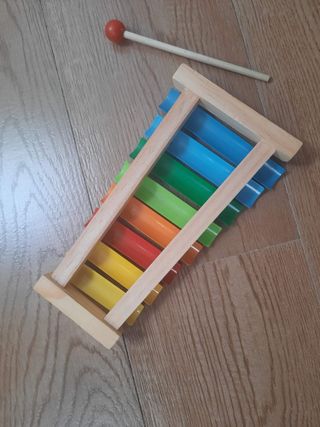 Xilófono infantil de madera con mazos