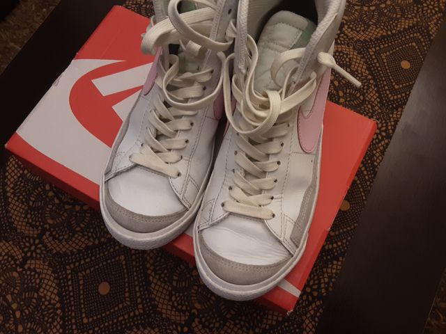 Nike Blazer Mid 77 Blancas y Rosas