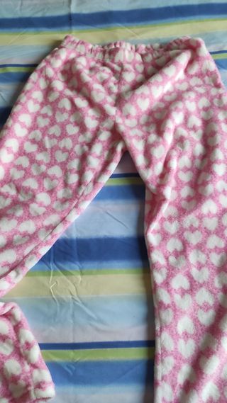 Pijama con estampado de corazones