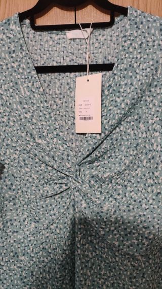 Vestido verde con nudo