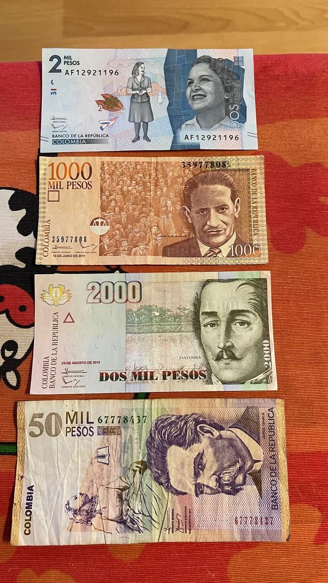 Lote Billetes Colombianos 2000, 1000, 50 Pesos