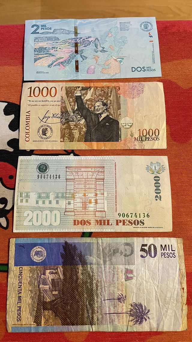 Lote Billetes Colombianos 2000, 1000, 50 Pesos