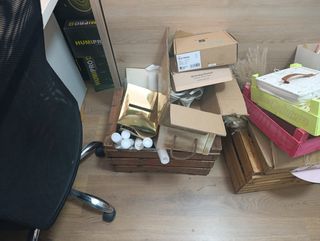 Cajas de madera y mimbre