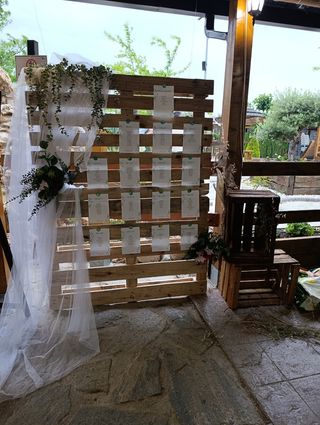 Cajas de madera y mimbre