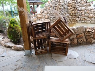 Cajas de madera y mimbre