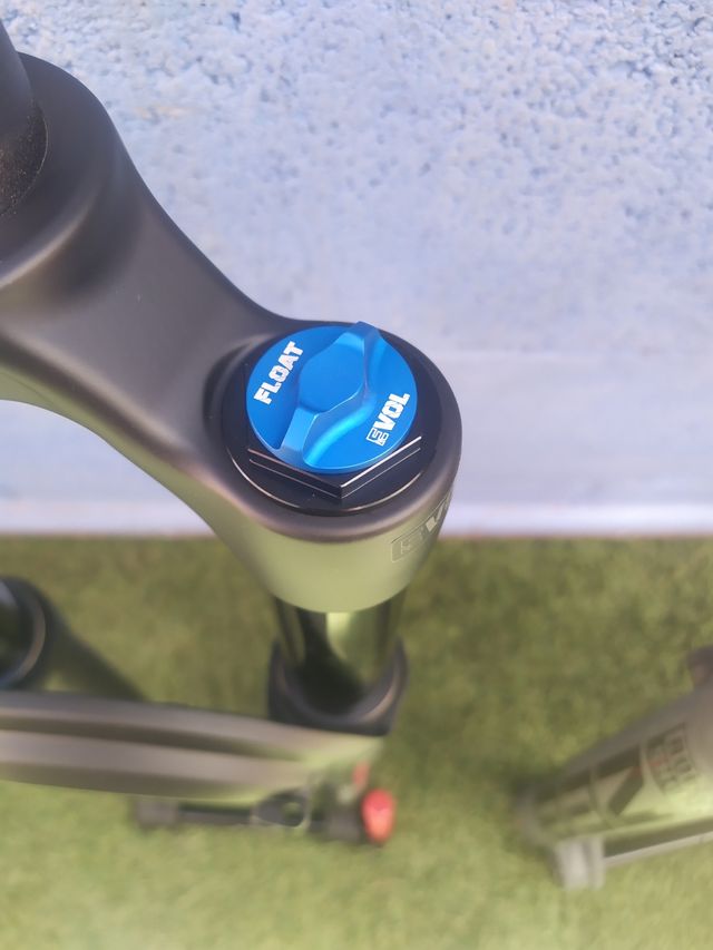 29" FOX34 SC Perf. 110mm Grip Remote Boost. 2025