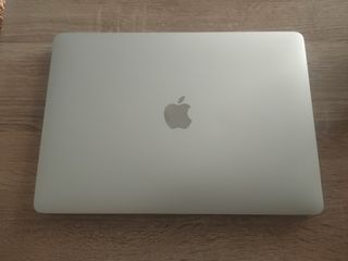 MACBOOK AIR 2020 i5/8GB RAM/512 SSD 