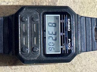 Reloj Casio F-100 Negro