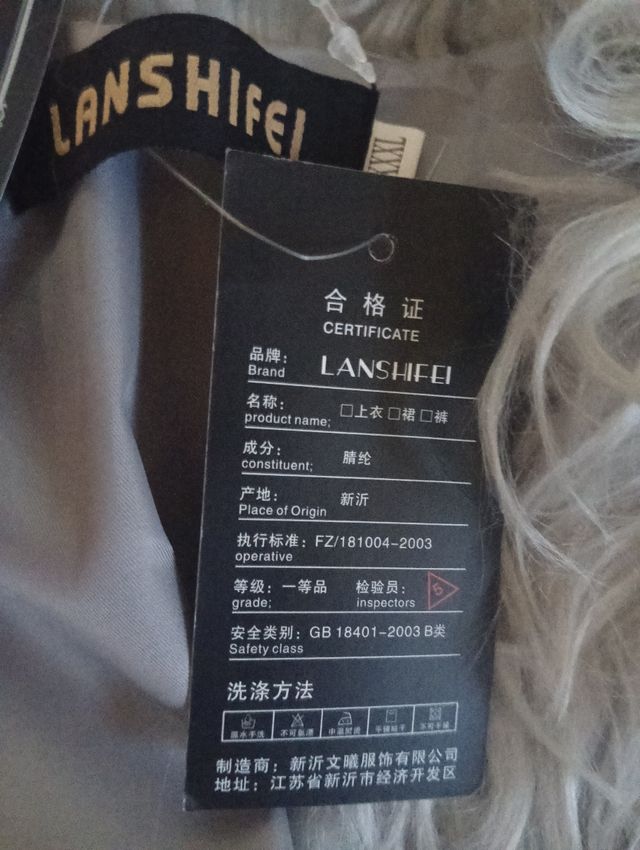 Dos abrigos de pelo nuevos