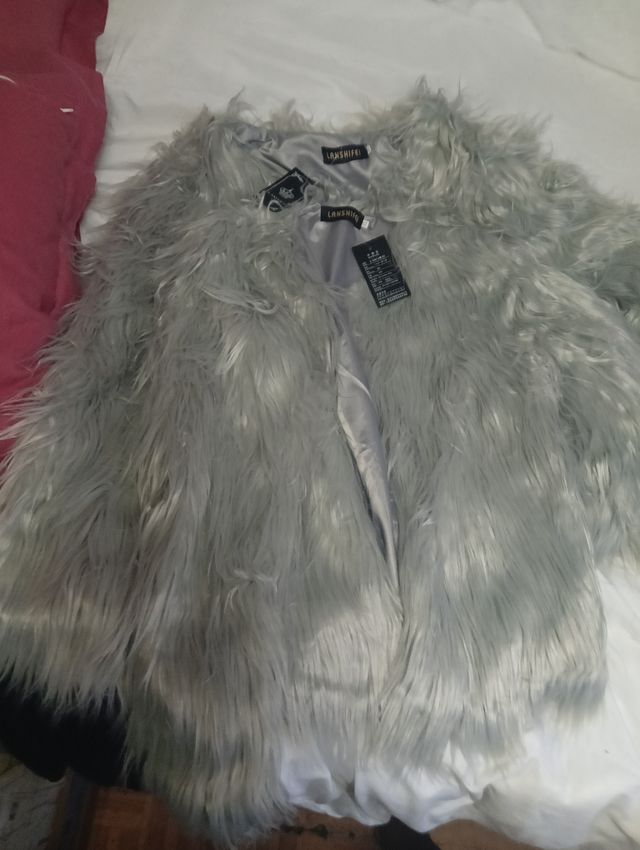 Dos abrigos de pelo nuevos