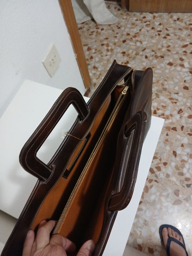 Maletín de cuero marrón