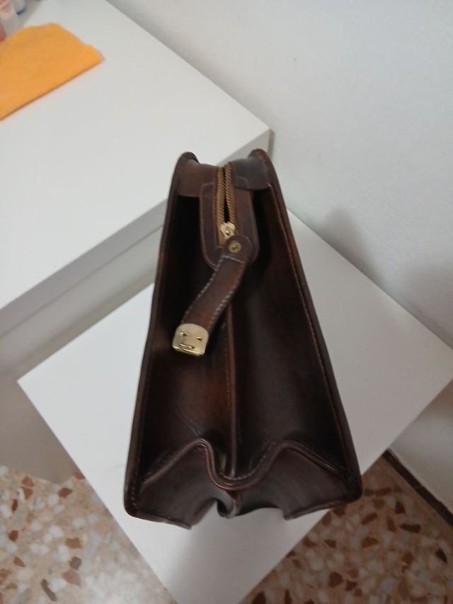 Maletín de cuero marrón