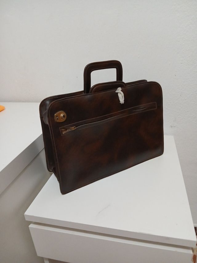 Maletín de cuero marrón