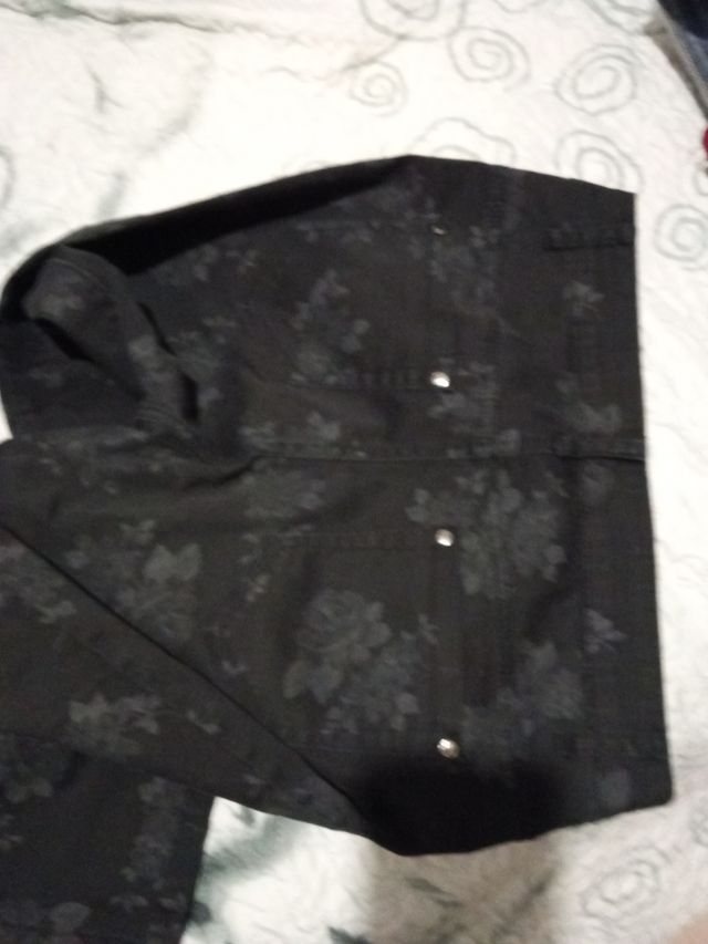 Pantaloni a pois e pantaloni a fantasia flireali