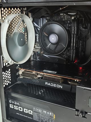 PC Gamer Ryzen 5 5600X RX 6700 XT 12GB