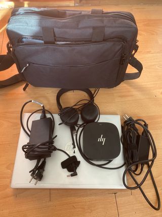 Ordenador HP 10th Gen Core i5 Plata y accesorios