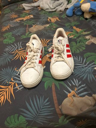 Adidas Blancas y Rojas