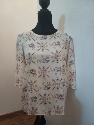 Blusa blanca con estampado de elefantes Talla S