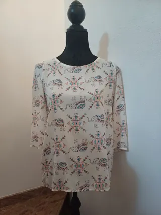 Blusa blanca con estampado de elefantes Talla S