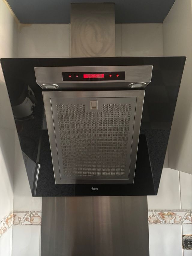 Campana Decorativa Teka Negra y Plateada