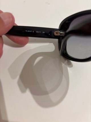 Gafas de sol negras y grises