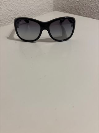 Gafas de sol negras y grises