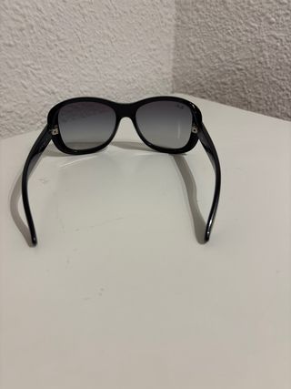 Gafas de sol negras y grises
