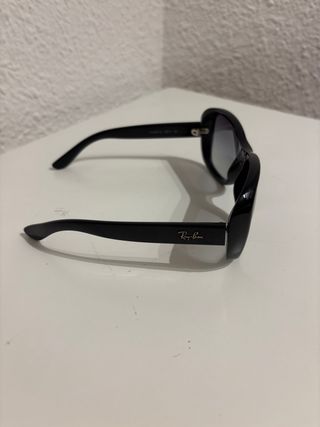 Gafas de sol negras y grises