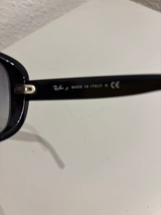 Gafas de sol negras y grises