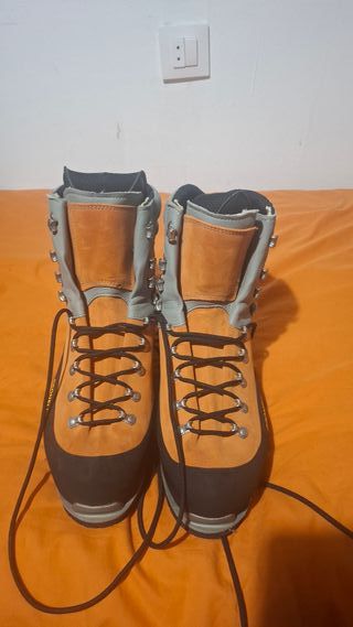 Botas de Montaña GRONELL Cramponables NUEVAS