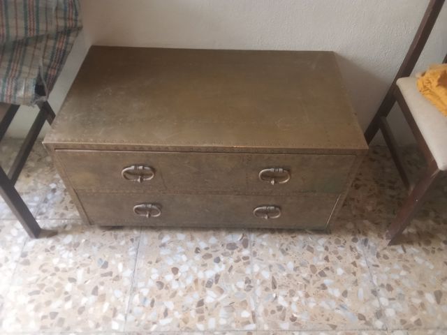 Baúl Cajonero Antiguo Forrado de bronce o latón