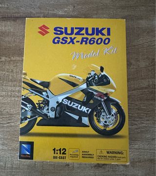 Maqueta Suzuki GSX-R600 1:12