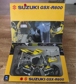 Maqueta Suzuki GSX-R600 1:12