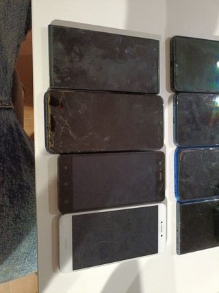 8 Telefoni per riparazione o parti di ricambio