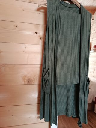 Conjunto chaleco y pantalón verde