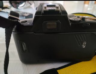 Cámara Canon EOS 1100D, Nikon analógica,colpix S6.