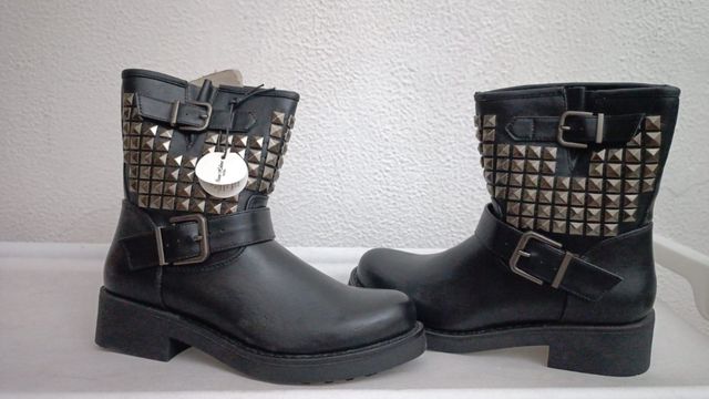 Stivaletti Queen Helena neri con borchie