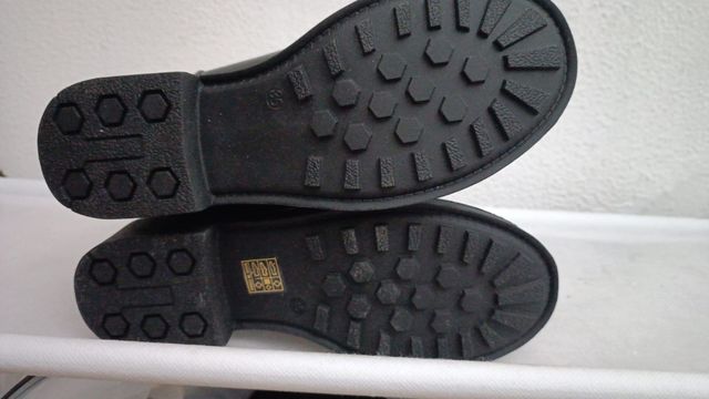 Stivaletti Queen Helena neri con borchie