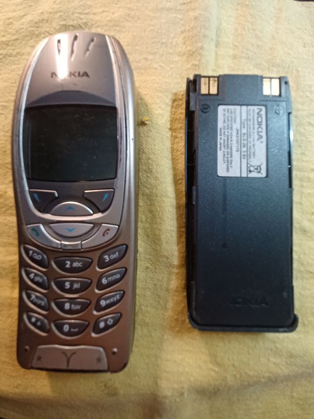 Cellulare Nokia 6310i vintage non funzionante