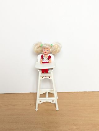 Muñeca Barbie Kelly eatin' fun
