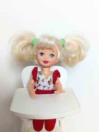 Muñeca Barbie Kelly eatin' fun